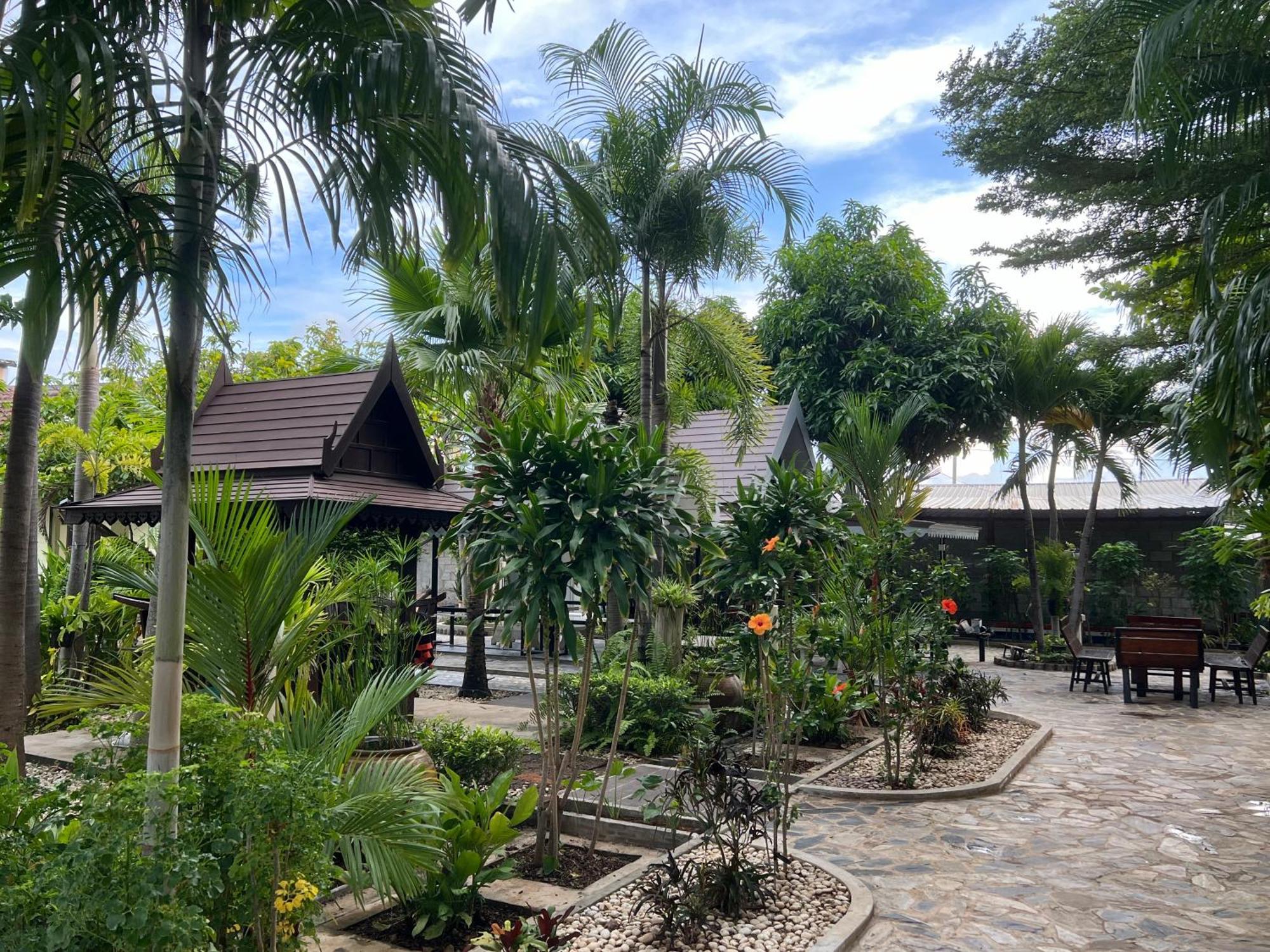 Suanpai Resort Sattahip Exterior foto