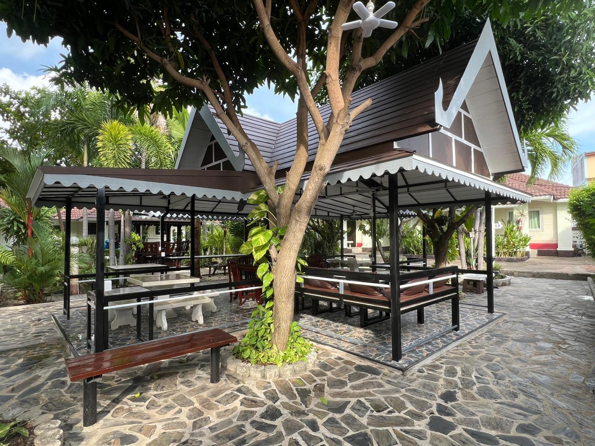 Suanpai Resort Sattahip Exterior foto